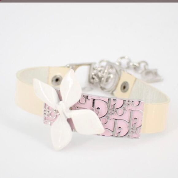 Christian Dior Pink Trotter Enamel Logo Bracelet with White Flower Charm - Picture 1 of 3